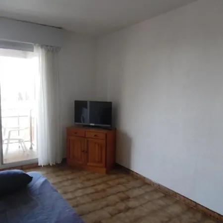 Apartment 2 Pieces A 300m De La Avec Parking Et Lave-linge - Fr-1-750-55 Canet-en-Roussillon